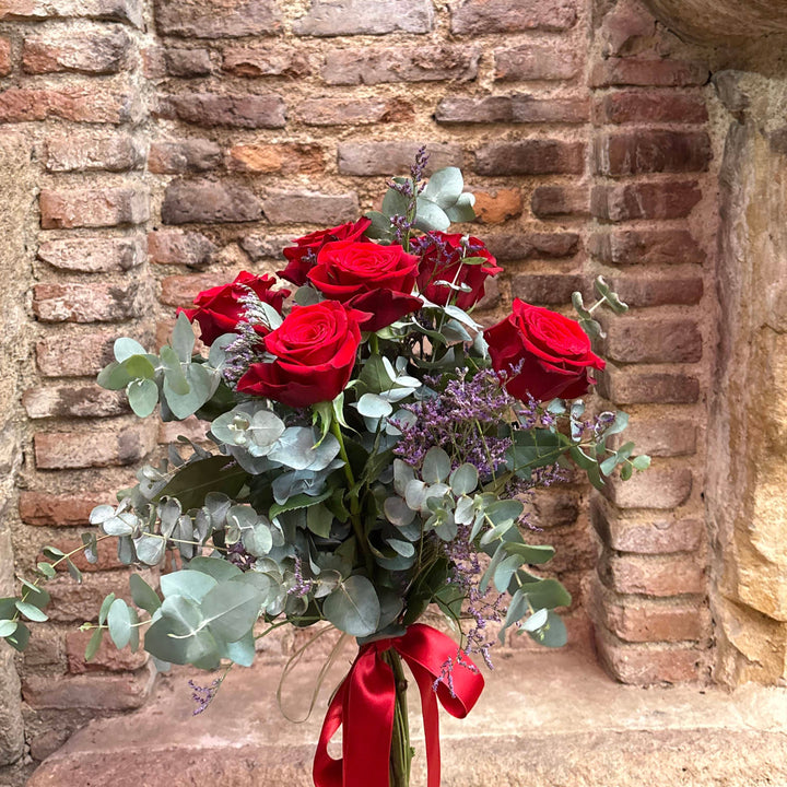 Ramo de rosas rojas
