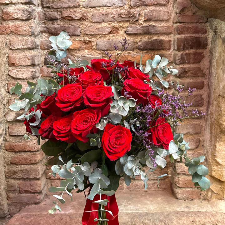 Ramo de rosas rojas